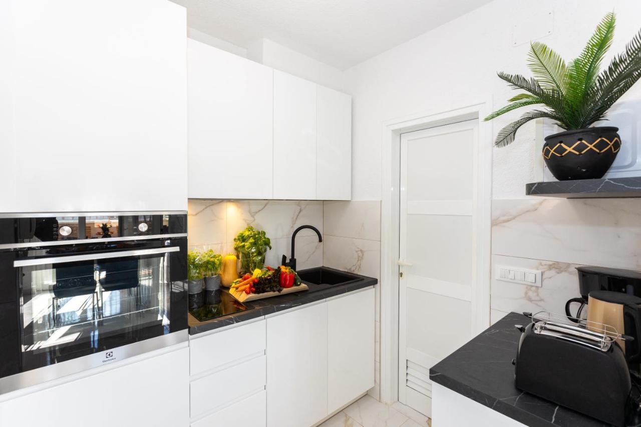 Apartment Rose Pool Comfort Ragusa Esterno foto